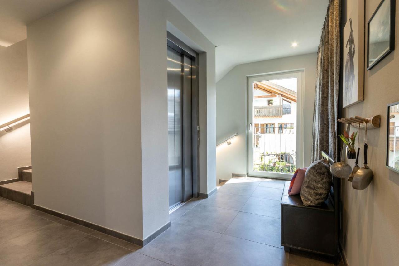 Mali Apartments Balcony Tirolo Exterior foto